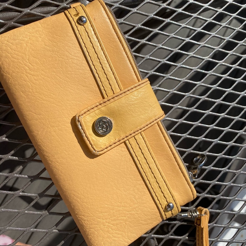 Relic wristlet